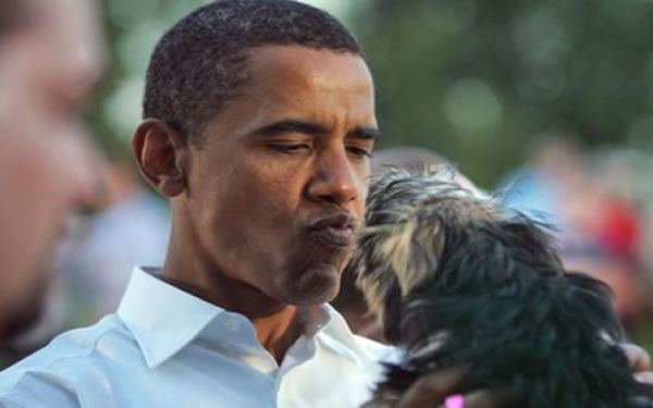 barack-obama-kissing-dog.jpg