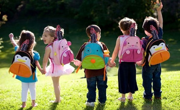 Kids-with-backpacks-652x.jpg