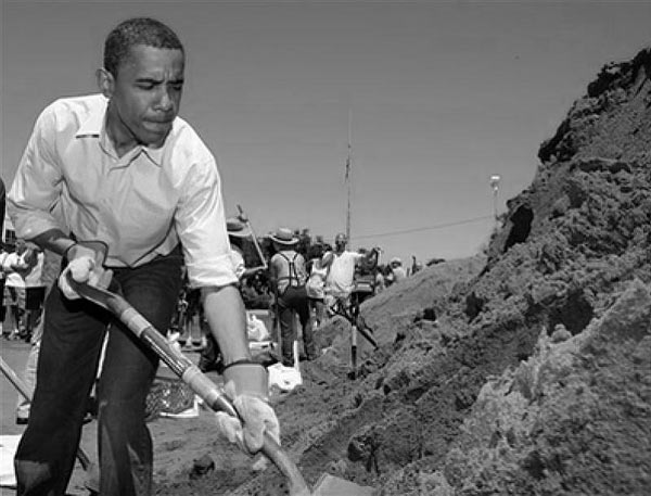 Obama_Shovel_600_BW.jpg