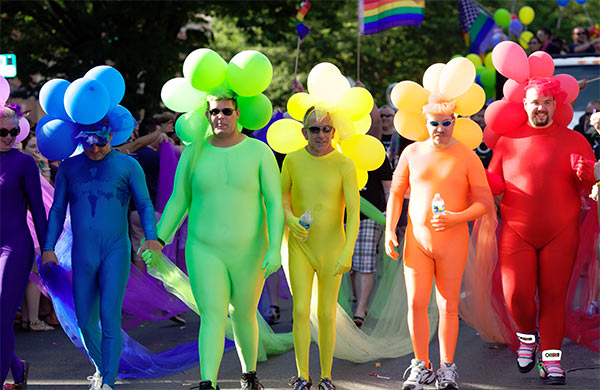 Men_Ballons_Gay_Parade.jpg
