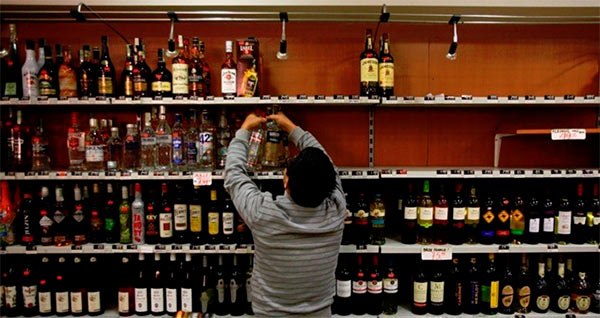 Liquor_Store_shelves_empty.jpg