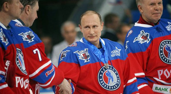 Putin_Hockey_Play.jpg