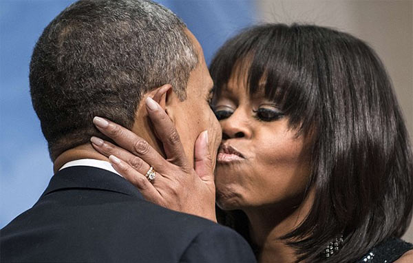 Obama_Michelle_Kiss_Lips.jpg