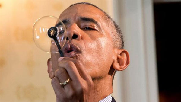 Obama_Blowing_Bubbles.jpg