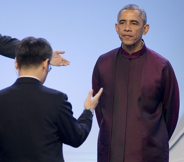 dictator.Obama.(2014.11.10.APEC.CHI).Herr Hop macht auf Mao.BIG.EXCERPT.jpg