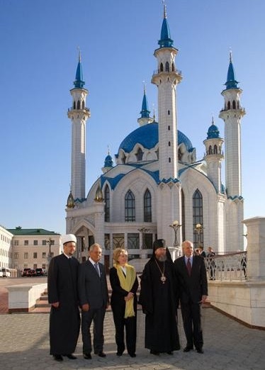 US.RUS.Hillary Clinton.Tatarstan.Kazan.Kul Sharif mosque.2009.10.14.jpg