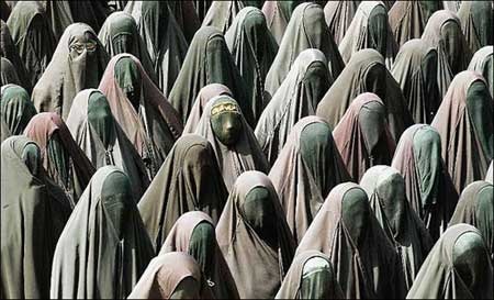 AFG.not!.Saudi-Arabia_.women.multi.total.burqa.jpg