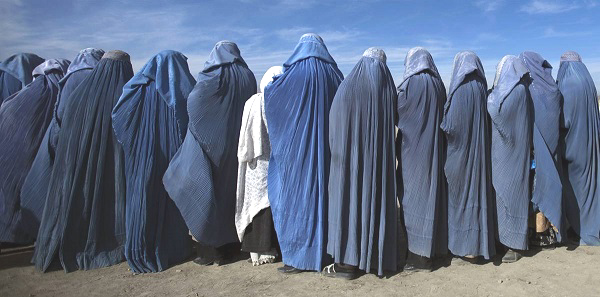 AFG.women.line.cash-for-work-project.burqa.(600).jpg