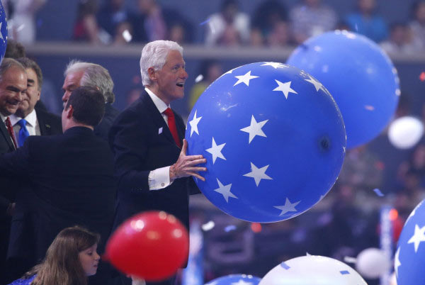Bill_Clinton_Boobs_Balloons_2.jpg