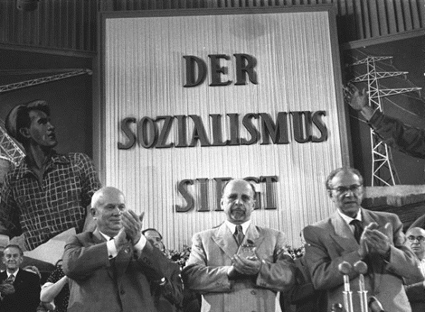 DDR.Berlin.Khrushtchev.Ulbricht.(5-Parteitag der SED, 1958).jpg