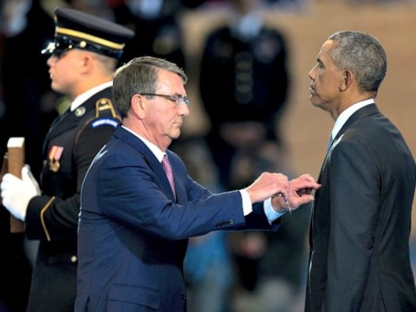 Obama-Distinguished-Public-Service-Medal-Getty-640x480.jpg
