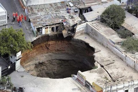 guatemala-sink-hole (1).jpg