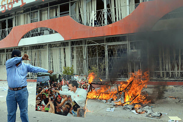 Teachers_Union_riot_Mexico.jpg