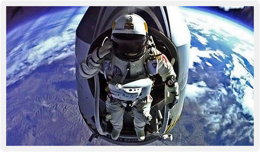 Red-Bull-Stratos-Felix-Baumgartner-And-Capsule-High-Altitude-Salute.jpg