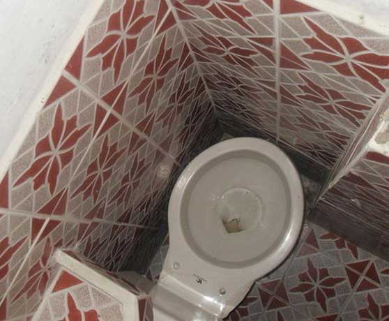 Toilet_2.jpg