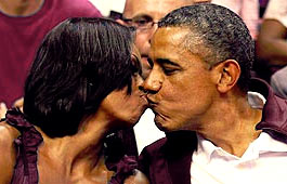 Barack_Michelle_Kiss.jpg