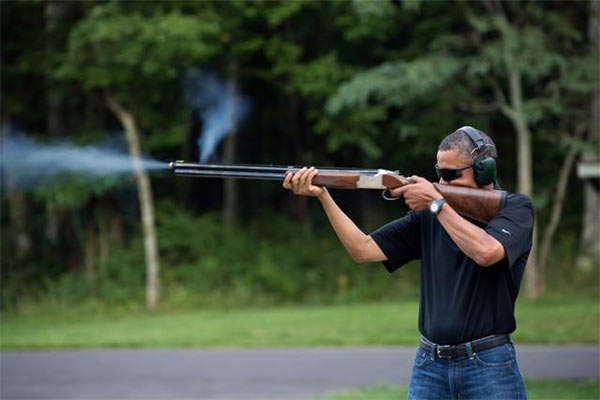 Obama_Shoots_Gun.jpg