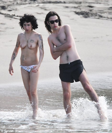 Amy Winehouse topless.jpg