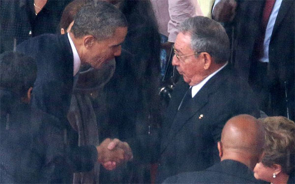 Obama_Castro_Handshake.jpg