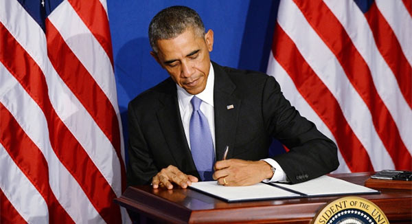 Obama_Signs_Paper.jpg