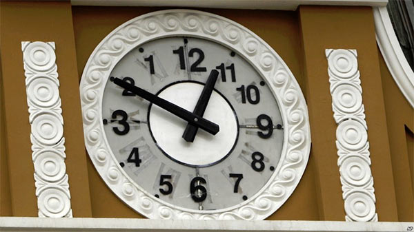 Backward_Clock_Bolivia.jpg
