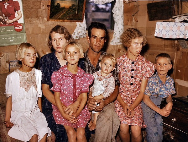 US.Family.kids.in.Sept. 1940.(Kodachrome).(German + Italiano_).Jack Whinery Family.Pie Town, NM.dugout-house.by Russell Lee.(600).jpg