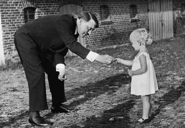 Hitler.Kind.kids.(see - Stalin.Happy-Childhood.kids.1.jpg).(600).jpg