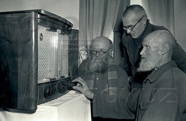 p4_SU.kolkhoz.radio.1950s.jpg