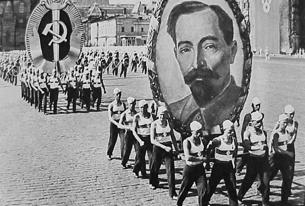 SU_Rodchenko_NKVD_Sports_Parade_Iron_Felix_1936_(600).jpg