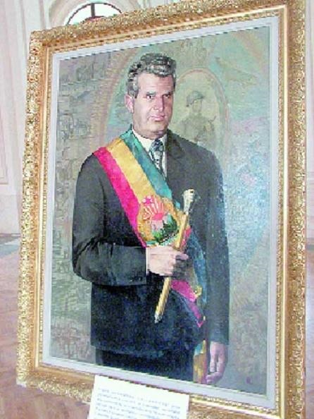 Ceausescu_sceptre_1974_painted.jpg