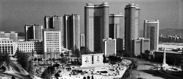 architecture.Pyongyang.BW.jpg