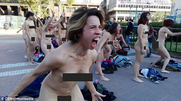 Nude_Protesters_Scream.jpg