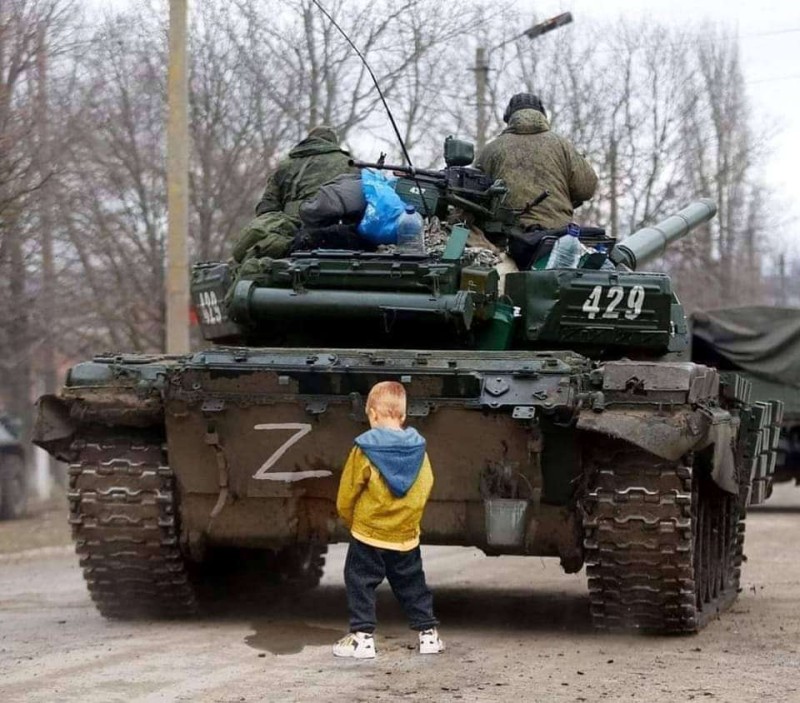 Ukraine_Boy_Piss_Tank.jpg