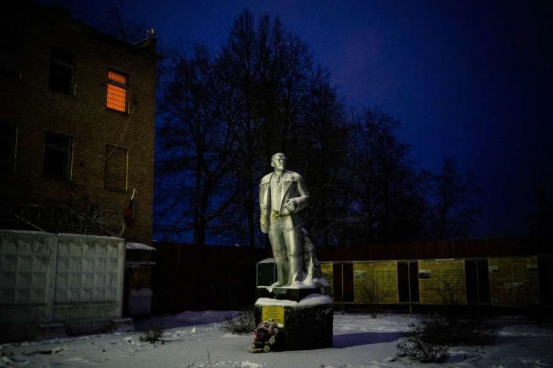 Statue of Soviet leader Vladimir Lenin.jpg
