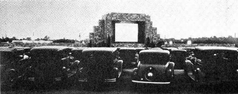 First drive-in theater, Pennsauken, New Jersey, 1933.jpg