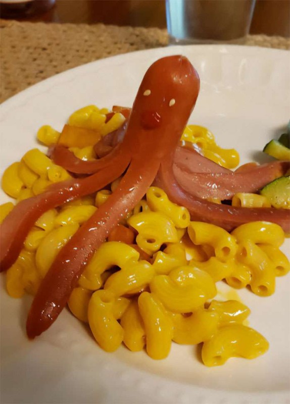 Hot dog identified as octopus mac 'n cheese.