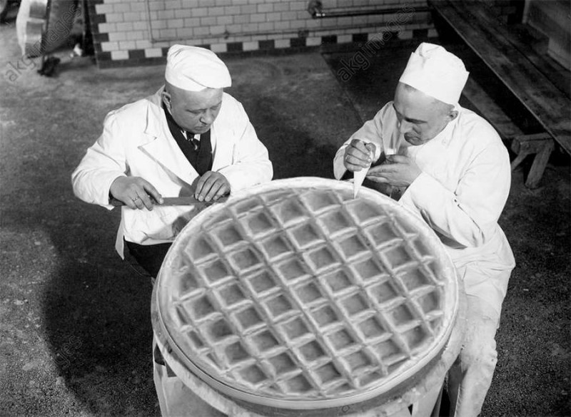 TPCSUB Waffle House's expert chefs dillegently inspect a family size waffle before it is served to a party of 25.