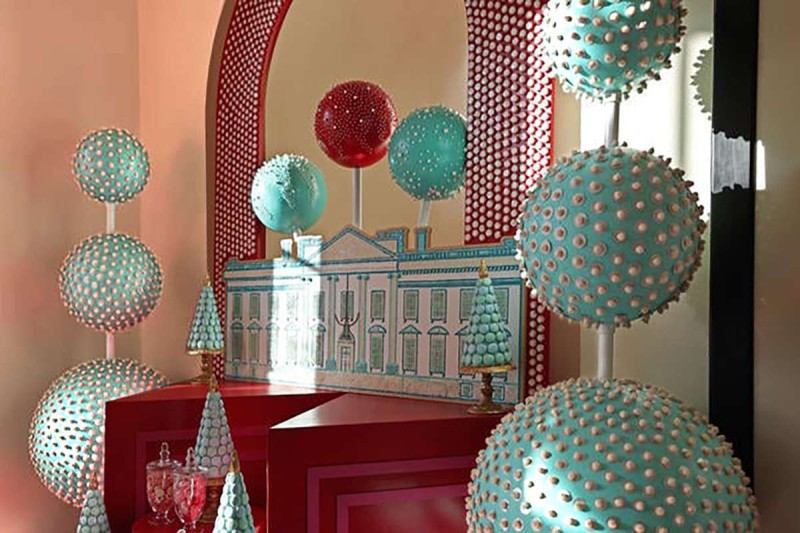 Looking like a random hodgepodge stolen from trailer park lawns, Dr. Jill's Christmas decorations oddly include Wuhan Virus balls colored in the nauseating retro shades of a 1950's kitchen.
