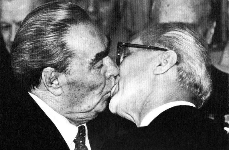 Soviet_Kiss_Brezh.jpg