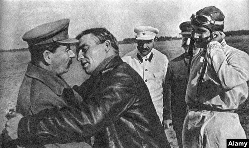 Soviet_Kiss_Stalin.jpg
