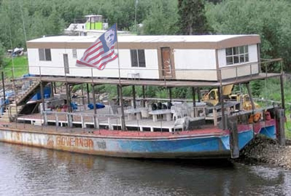 houseboat.jpg