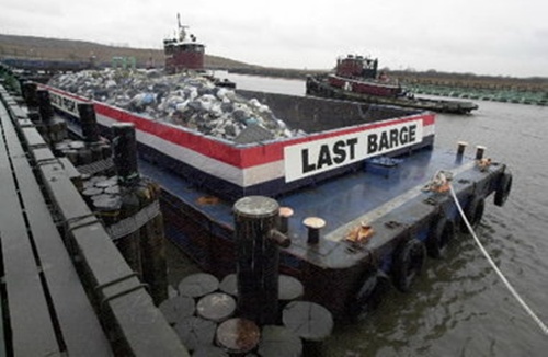 Garbage barge.jpg