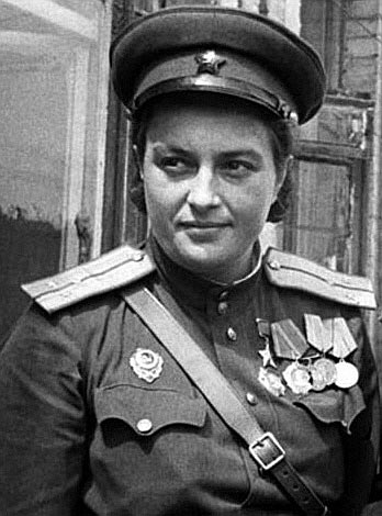 Lenin_Fashion_Sniper_Pavlichenko.jpg
