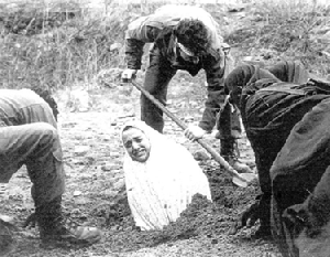 stoning_iran_honor_killing.gif