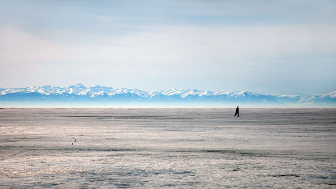 siberian_baikal_lake_winter_walk2.jpg