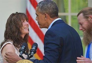 Bergdahl_mom_Obama.jpg