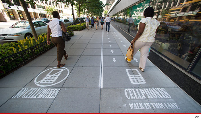 0722-cellphones-lanes-ap-4.jpg
