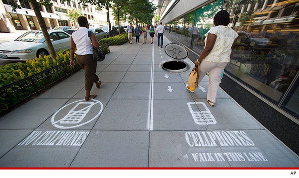 31246-0722-cellphones-lanes-ap-4-2.jpg