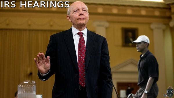 obama-golfing-irs-hearings.jpg