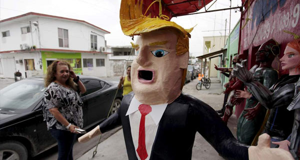 Donald_Trump_Pinata.jpg